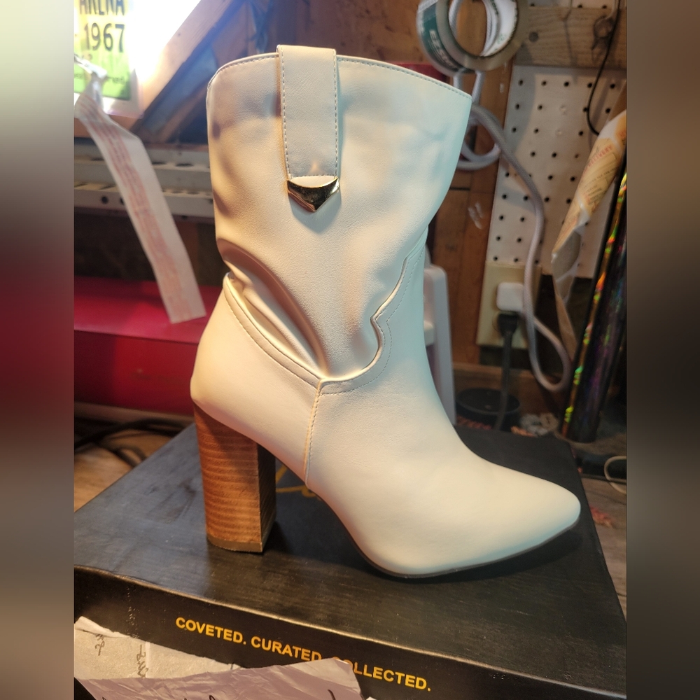 Lulu's NEW In Box Taryne White Heeled Boot Size 6.5 Womans